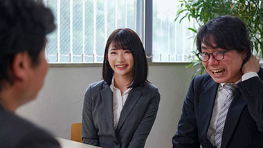 STARS-376 宫岛芽衣（宮島めい） 和他的同事订婚了