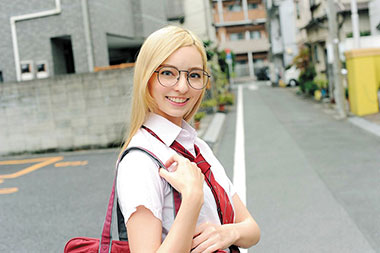 MNSE-019西田卡莉娜（西田カリナ）和欧美人的长相相差甚远